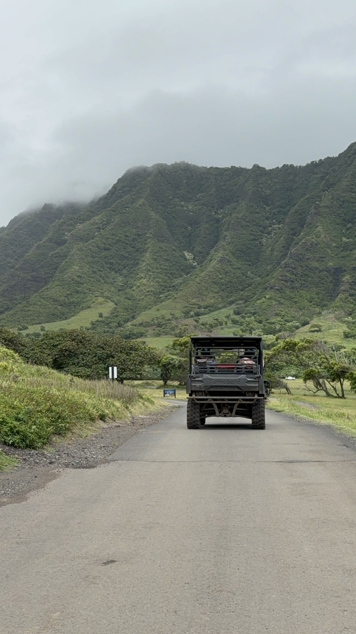 The green Ko'olau mountains on Oahu